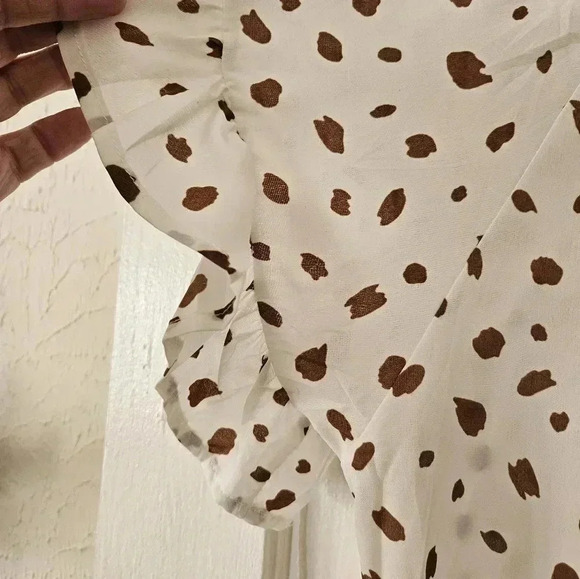Umgee Dalmatian Short Sleeve Tiered Top Women’s Size Small, Cream And Brown - Picture 3 of 7